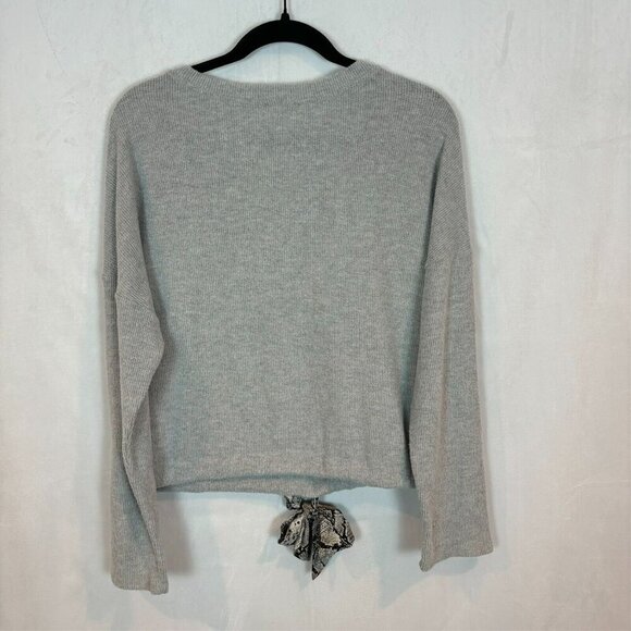Everly Women's Grey Crew Neck Sweater Size Medium Bow Tie Accent Feminine Winter - Picture 9 of 10